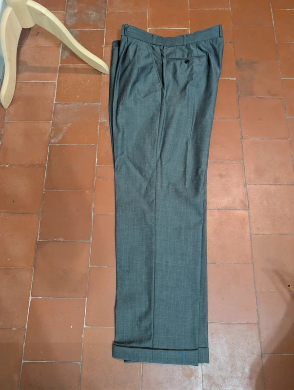 Ravissant costume croisé gris en laine légère