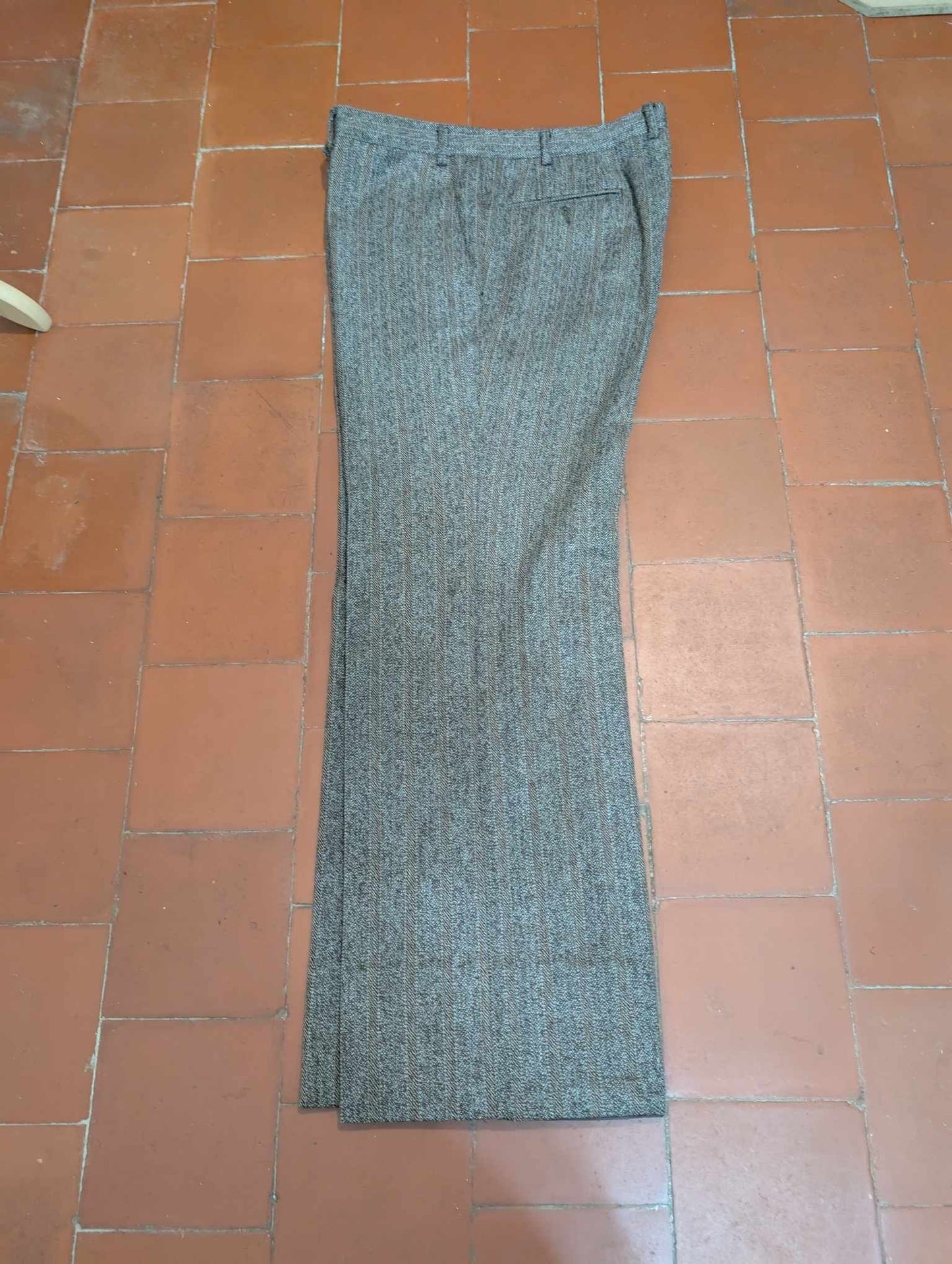 Splendide costume de couleur marron en tweed