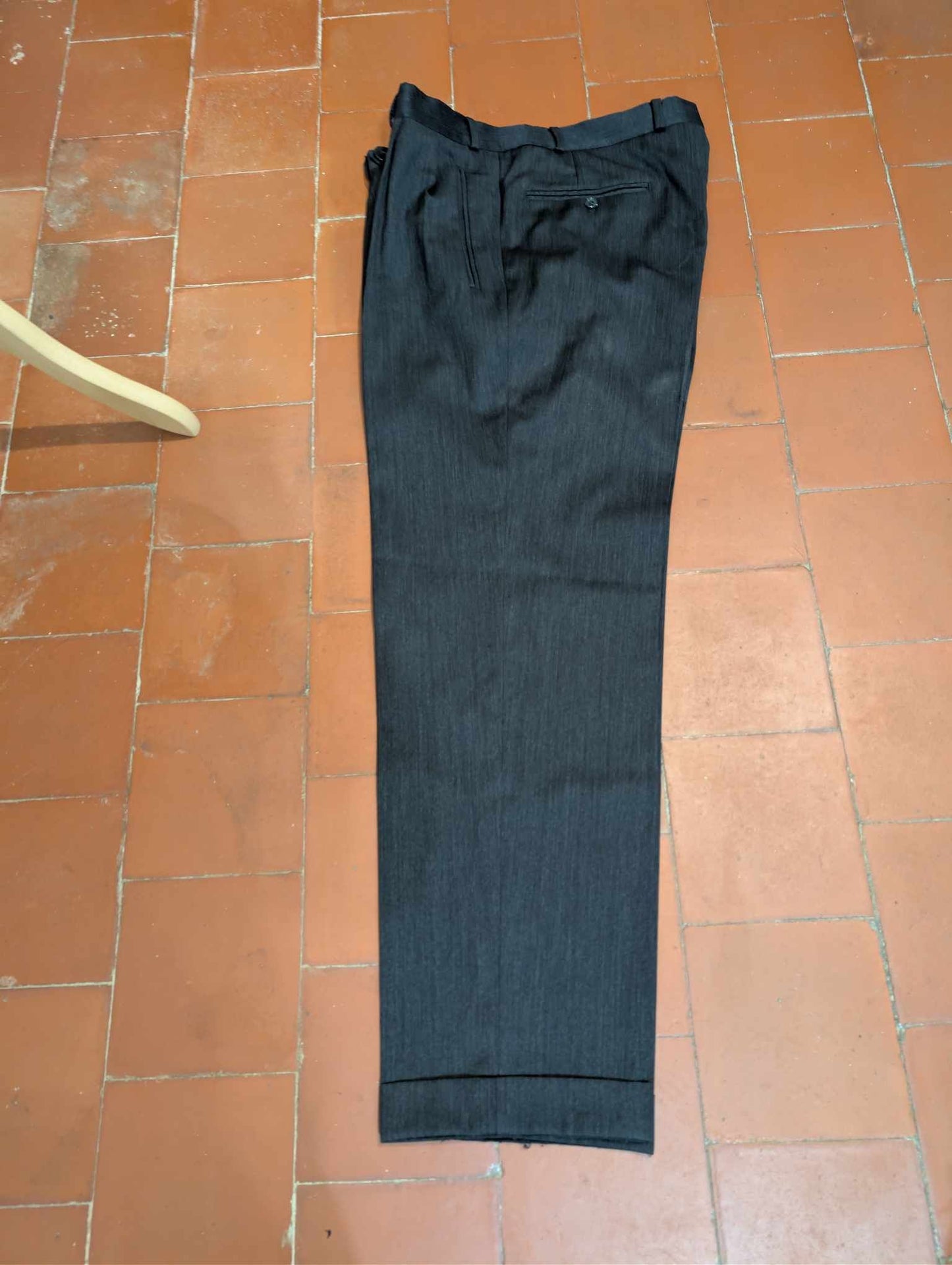 Splendide costume croisé gris en laine