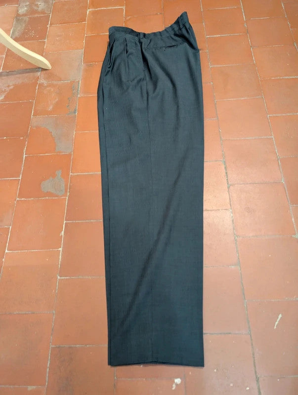 Legendärer grauer Zweireiher aus Wolle