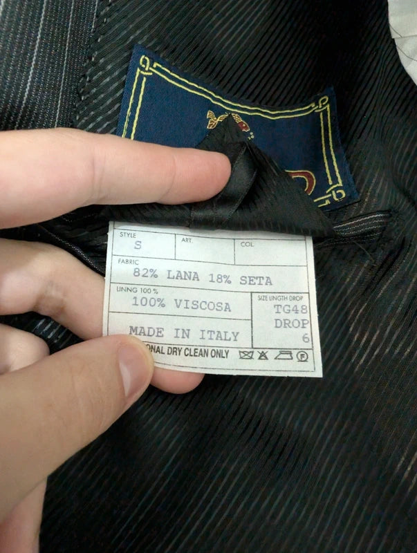 Élégant costume pinstripe en laine et soie