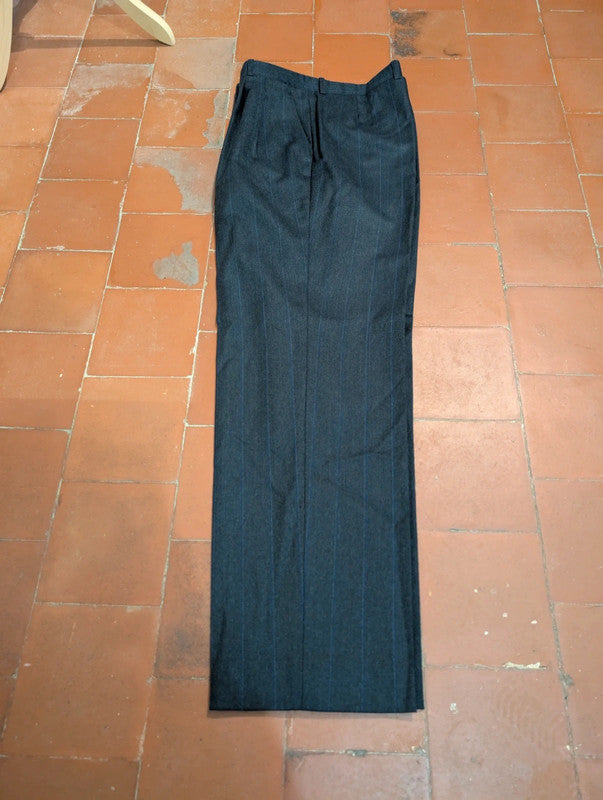 Eleganter Zweireiheranzug aus Wolle mit Kreidestreifen