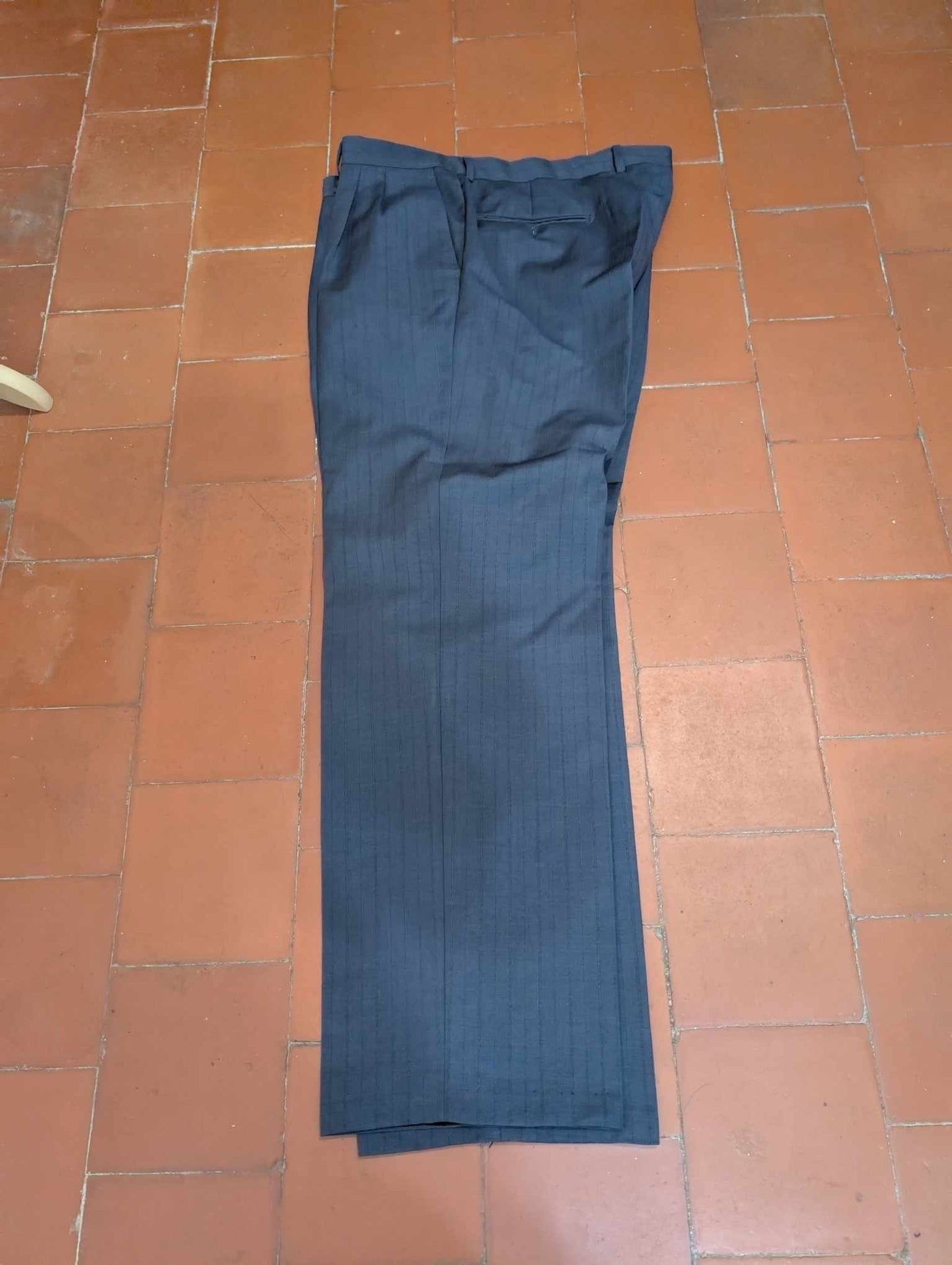 Fabuleux costume croisé a rayure en laine légère