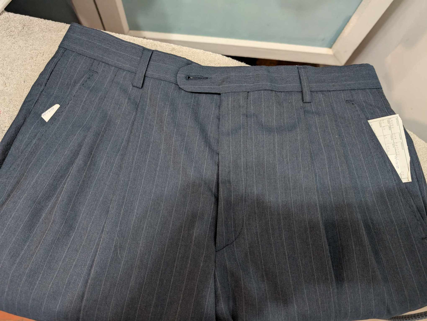 Légendaire costume croisé pinstripe en laine froide