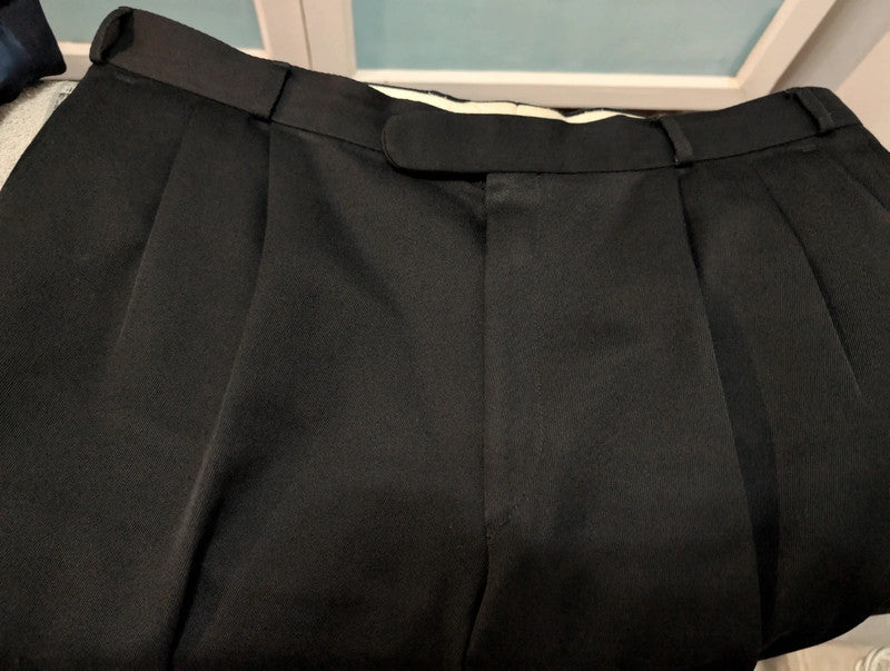 Classique costume noir en laine