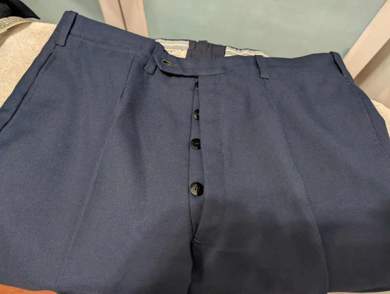Légendaire costume croisé bleu marine