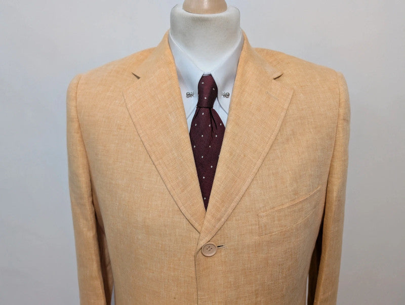 Mignon costume orange en lin
