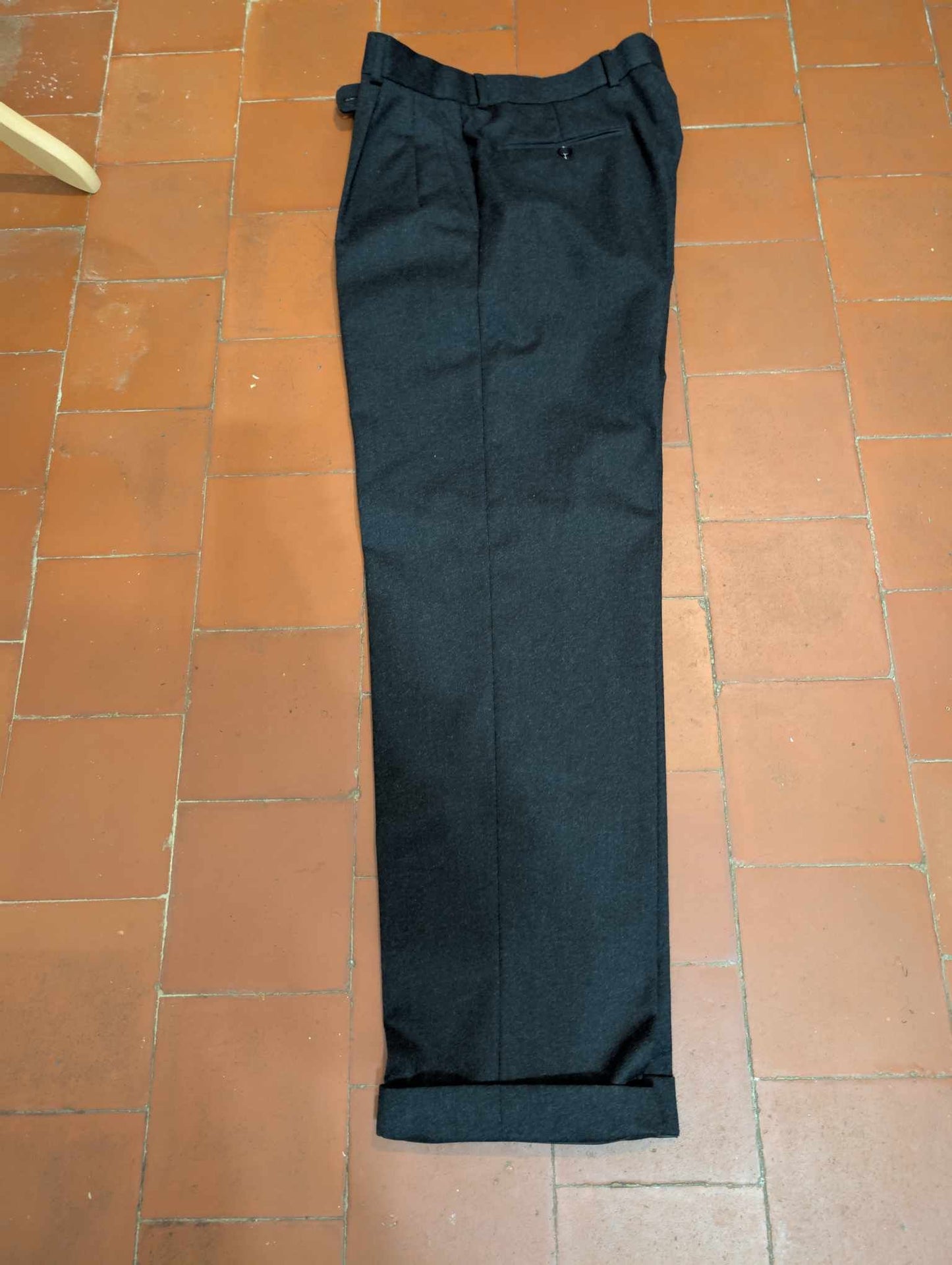 Fabuleux costume croisé de couleurs gris en flanelle lourde