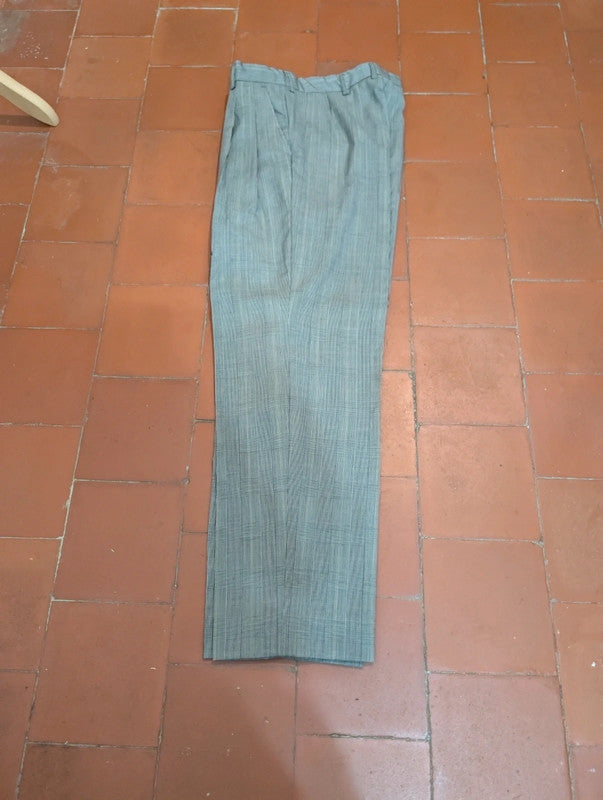 Élégant costume croisé gris en laine