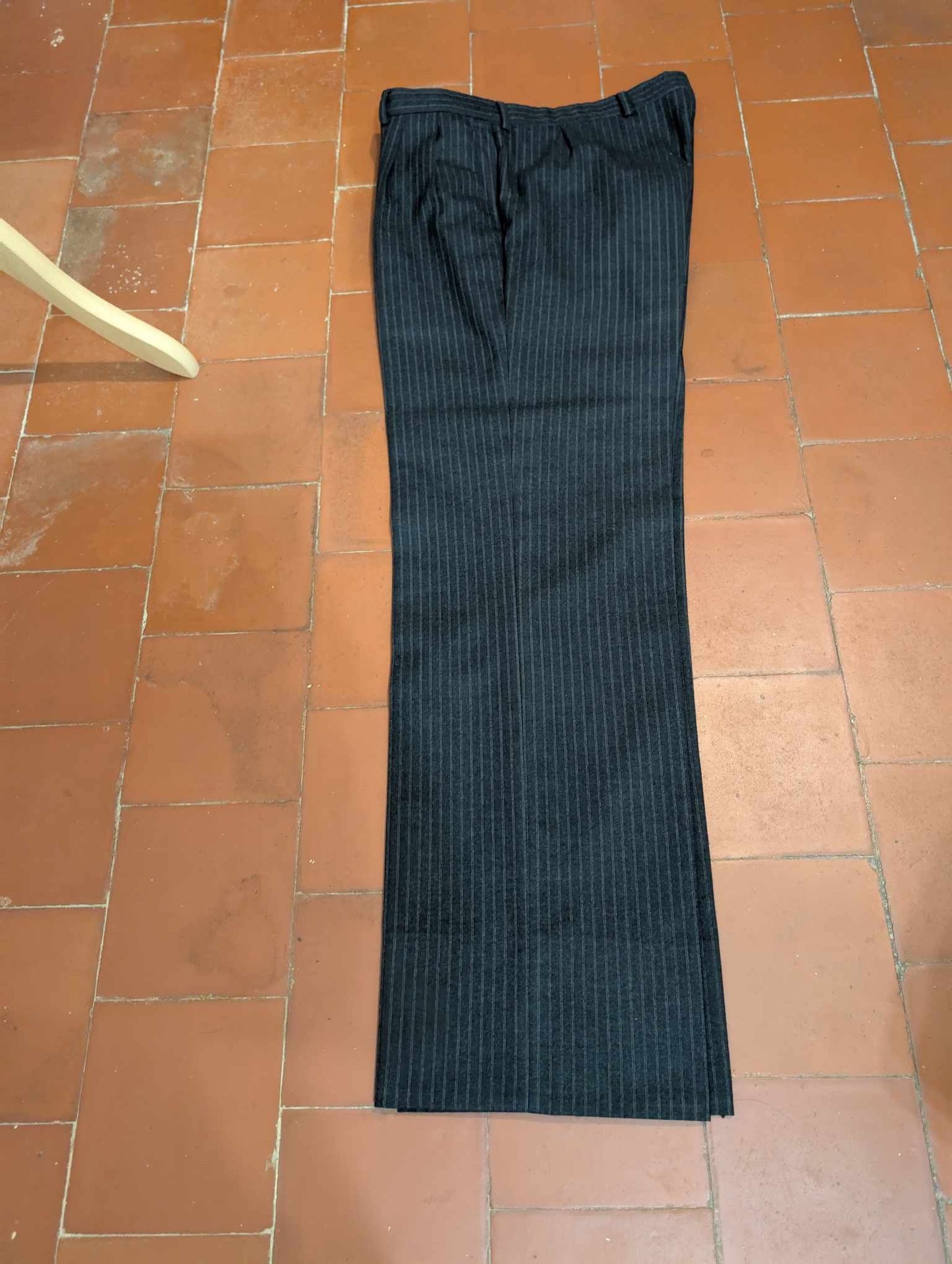 Incroyable costume croisé pinstripe en laine