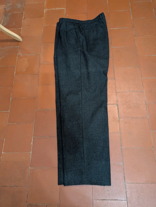 Redoutable costume gris en flanelle lourde