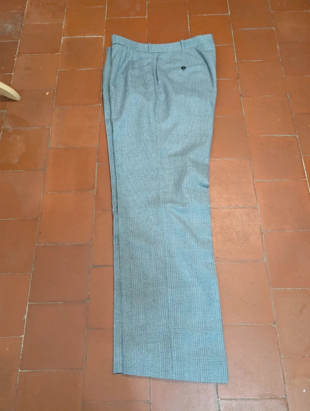 Adorable costume croisé gris en flanelle
