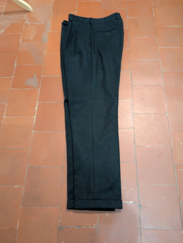 Erstaunlicher schwerer grauer Flanellanzug