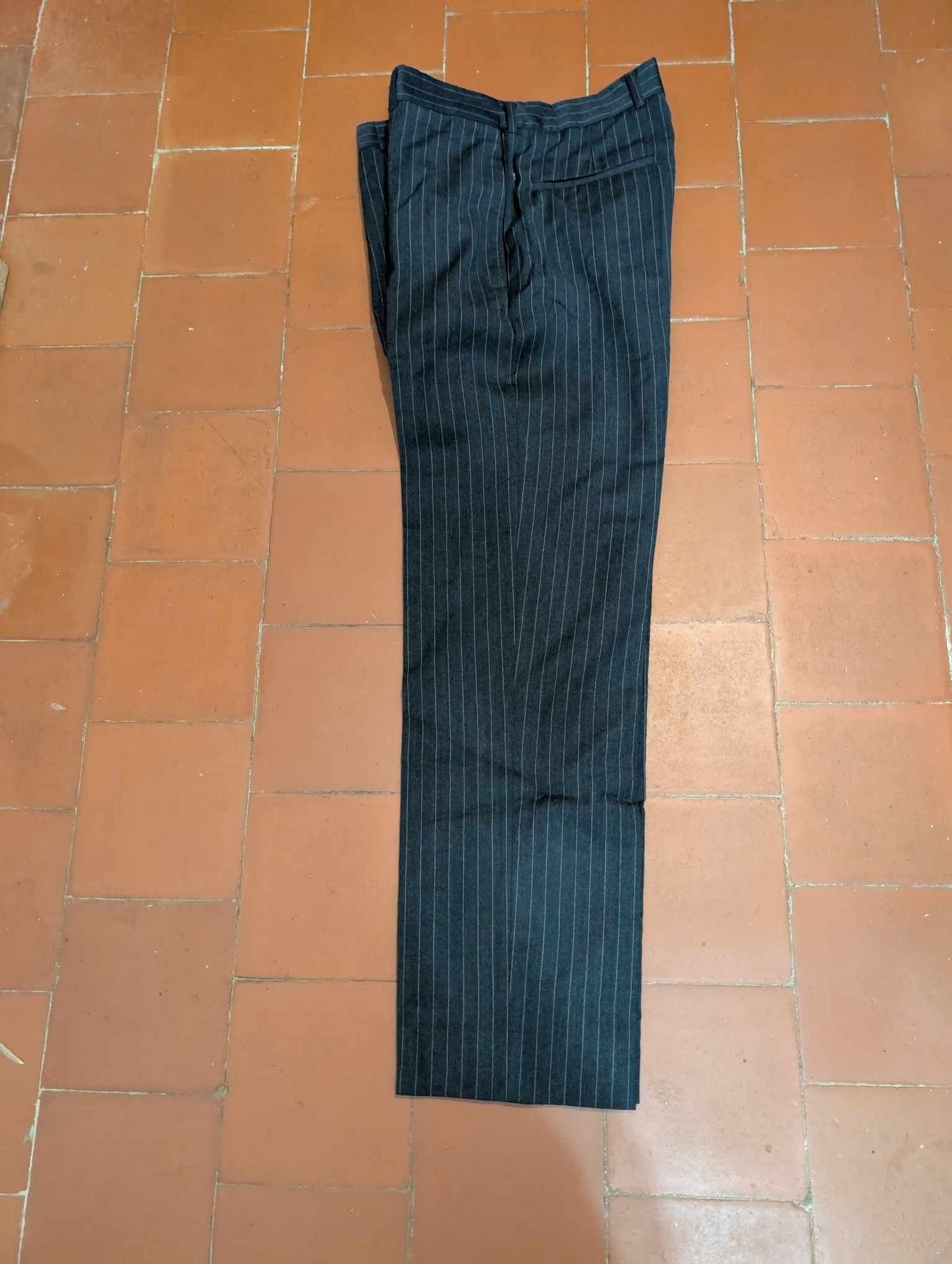 Effrayant costume pinstripe en flanelle de laine