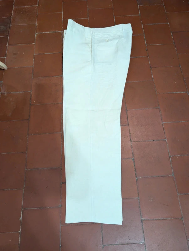 Lumineux costume crème en lin