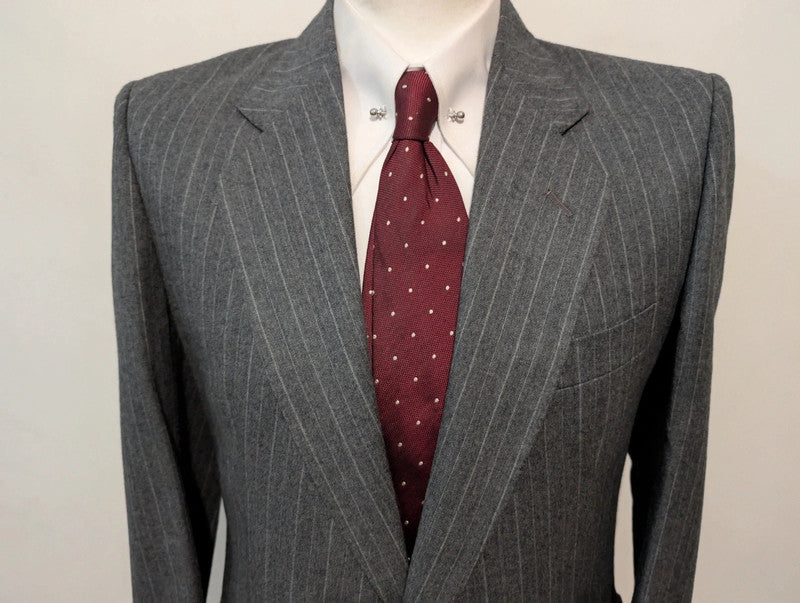 Élégant costume pinstripe en flanelle