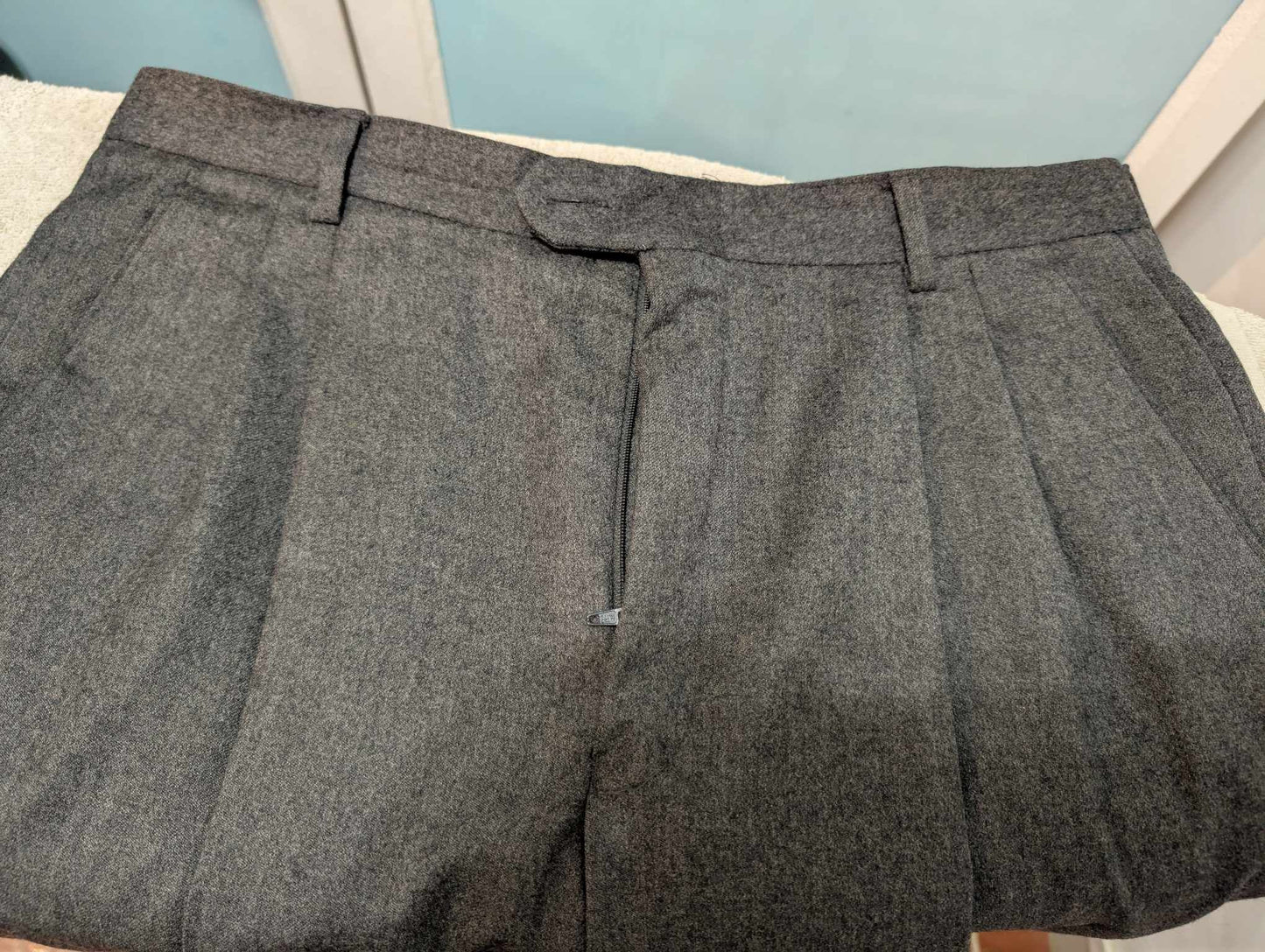Magnifique costume croisé gris en flanelle