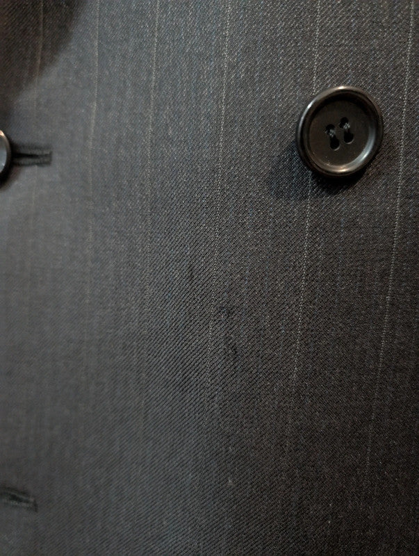 Resplendissant costume croisé pinstripe en laine
