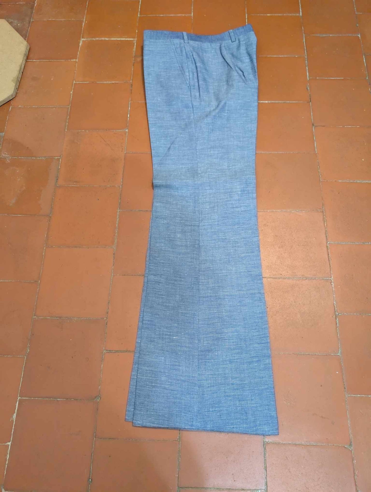 Petit costume bleu en laine