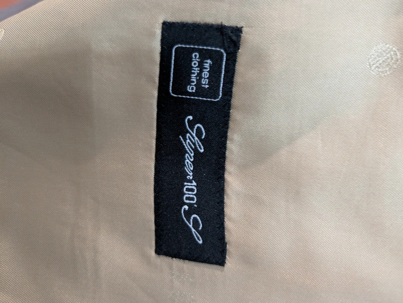 Élégant costume pinstripe en laine