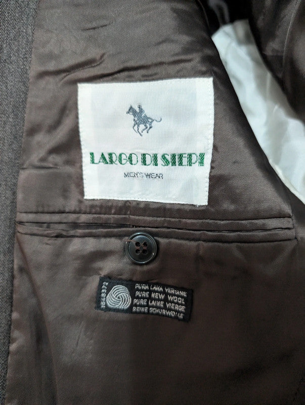 Mystérieux costume marron en flanelle de laine
