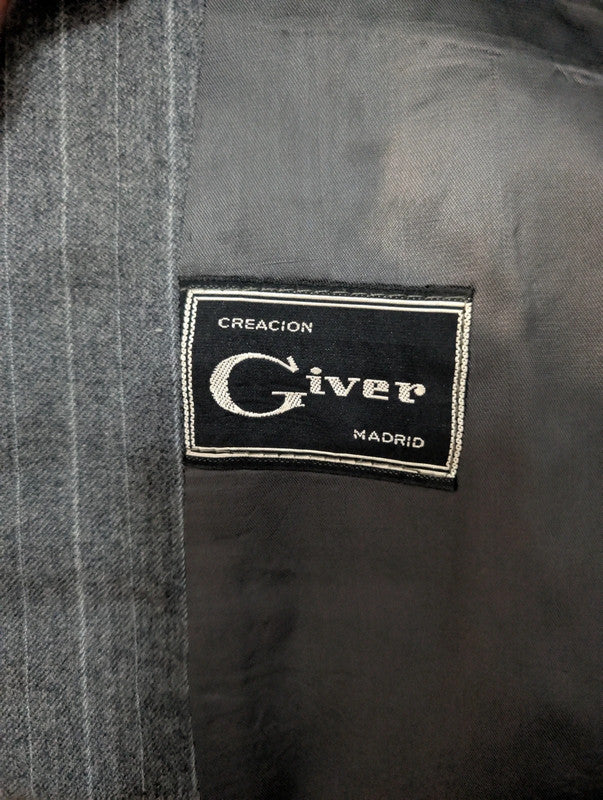 Élégant costume pinstripe en flanelle