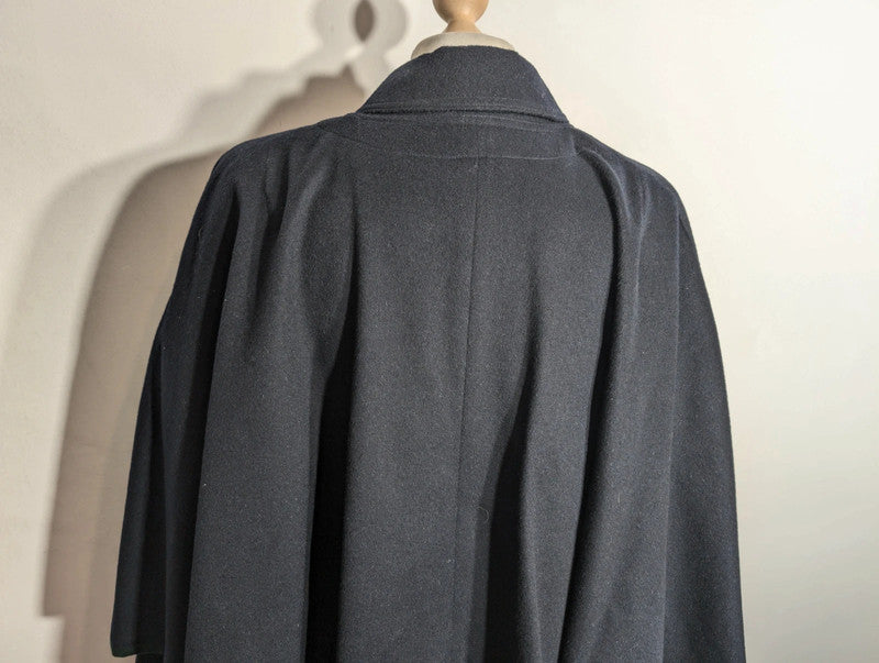 Incroyable manteau pèlerine en laine