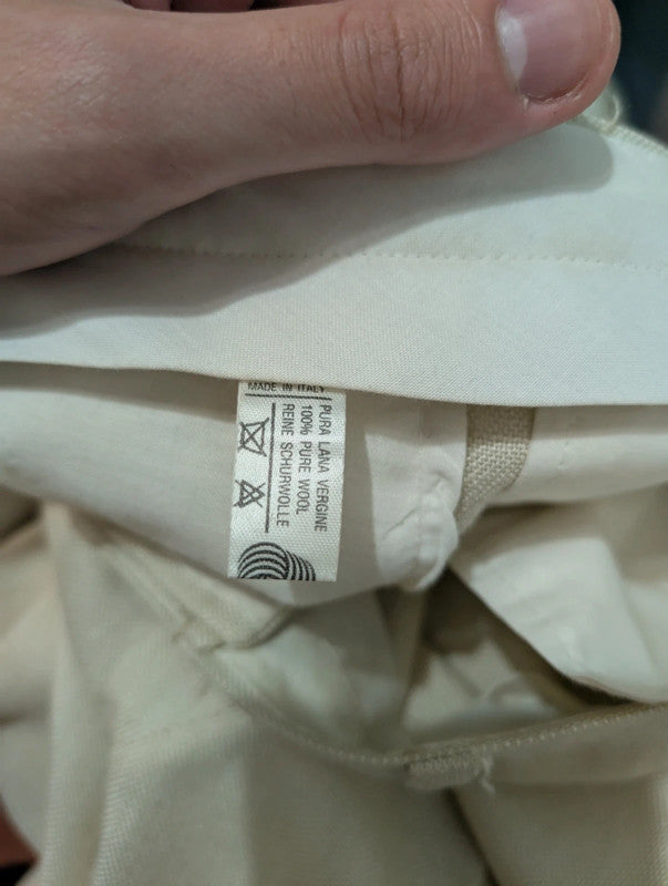 Merveilleux costume crème en laine