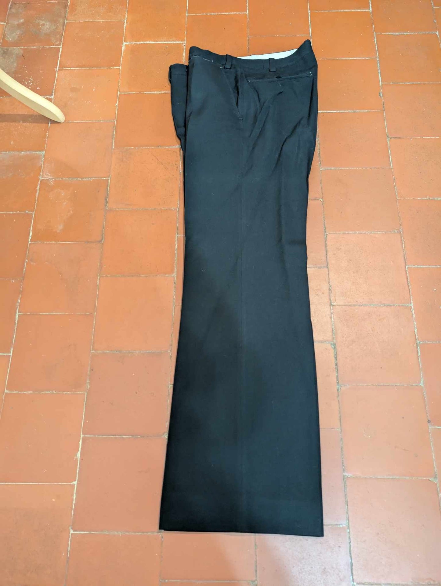 Sombre costume noir en laine