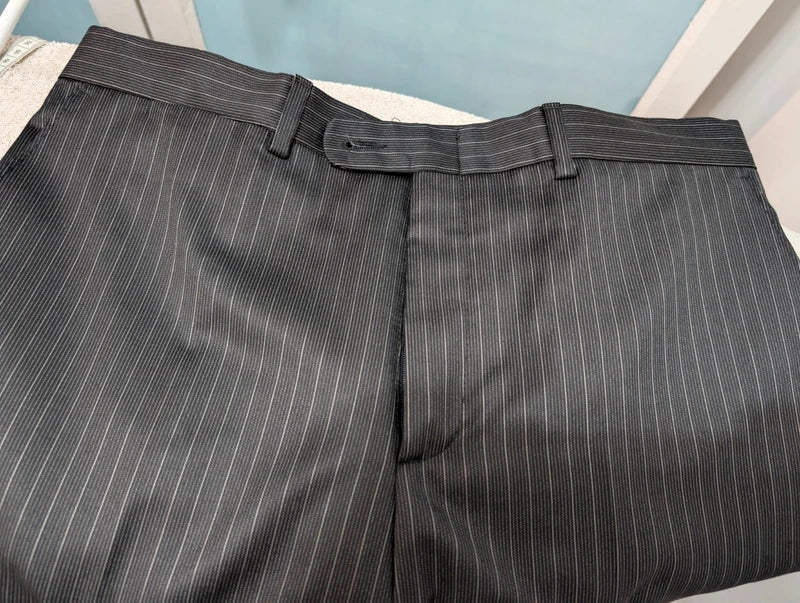 Élégant costume pinstripe en laine et soie