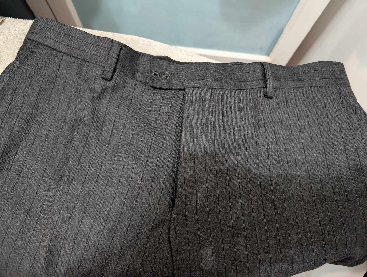 Fabuleux costume gris a rayure en laine