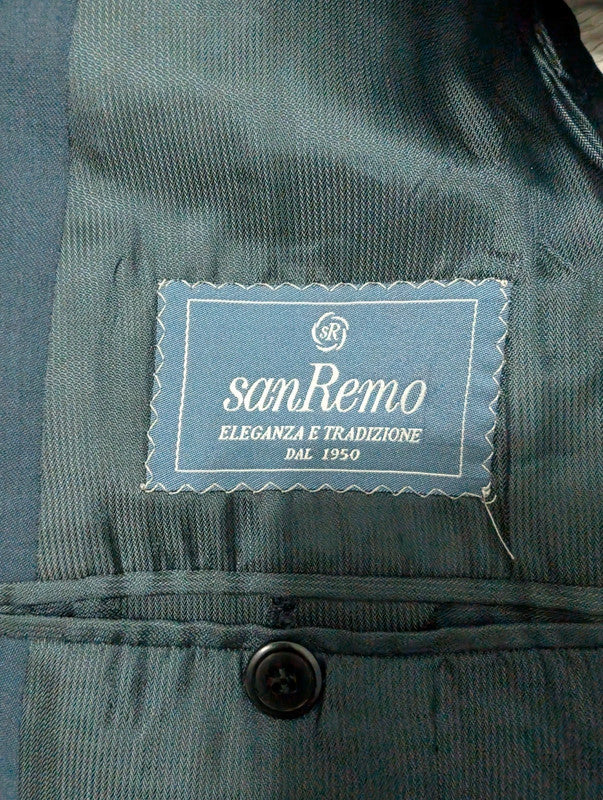 Classique costume bleu en laine légère