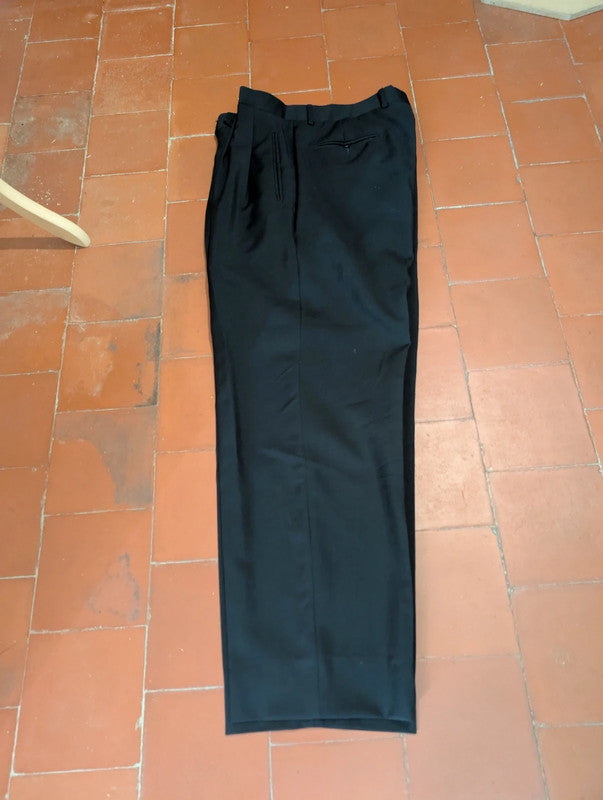 Redoutable costume croisé en laine froide