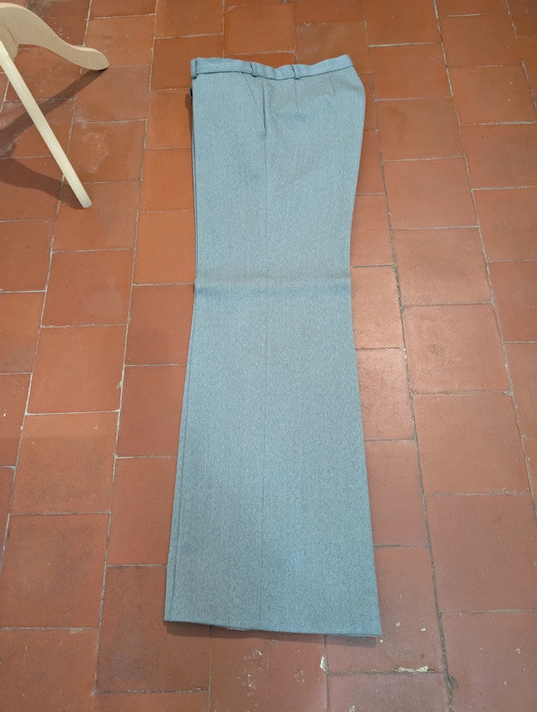 Incroyable costume autrichien gris