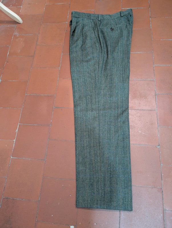 Élégant costume gris kaki en flanelle
