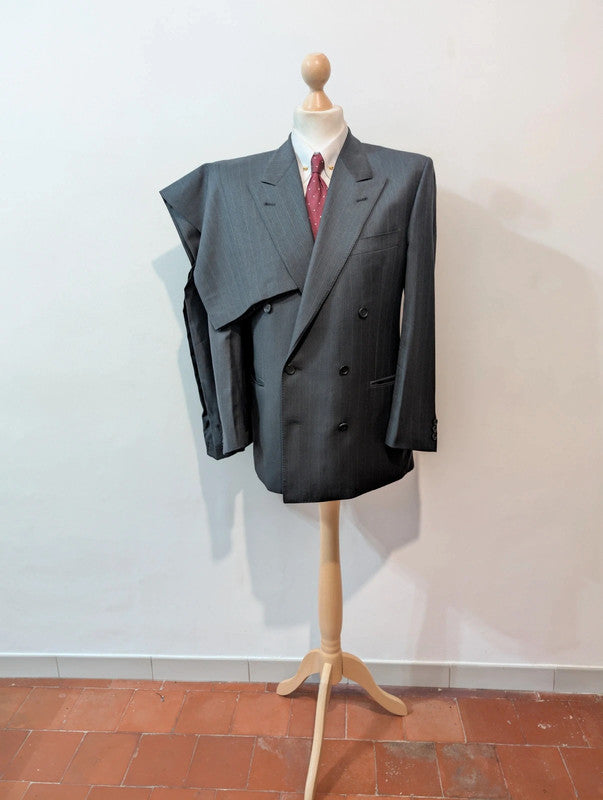 Resplendissant costume croisé pinstripe en laine