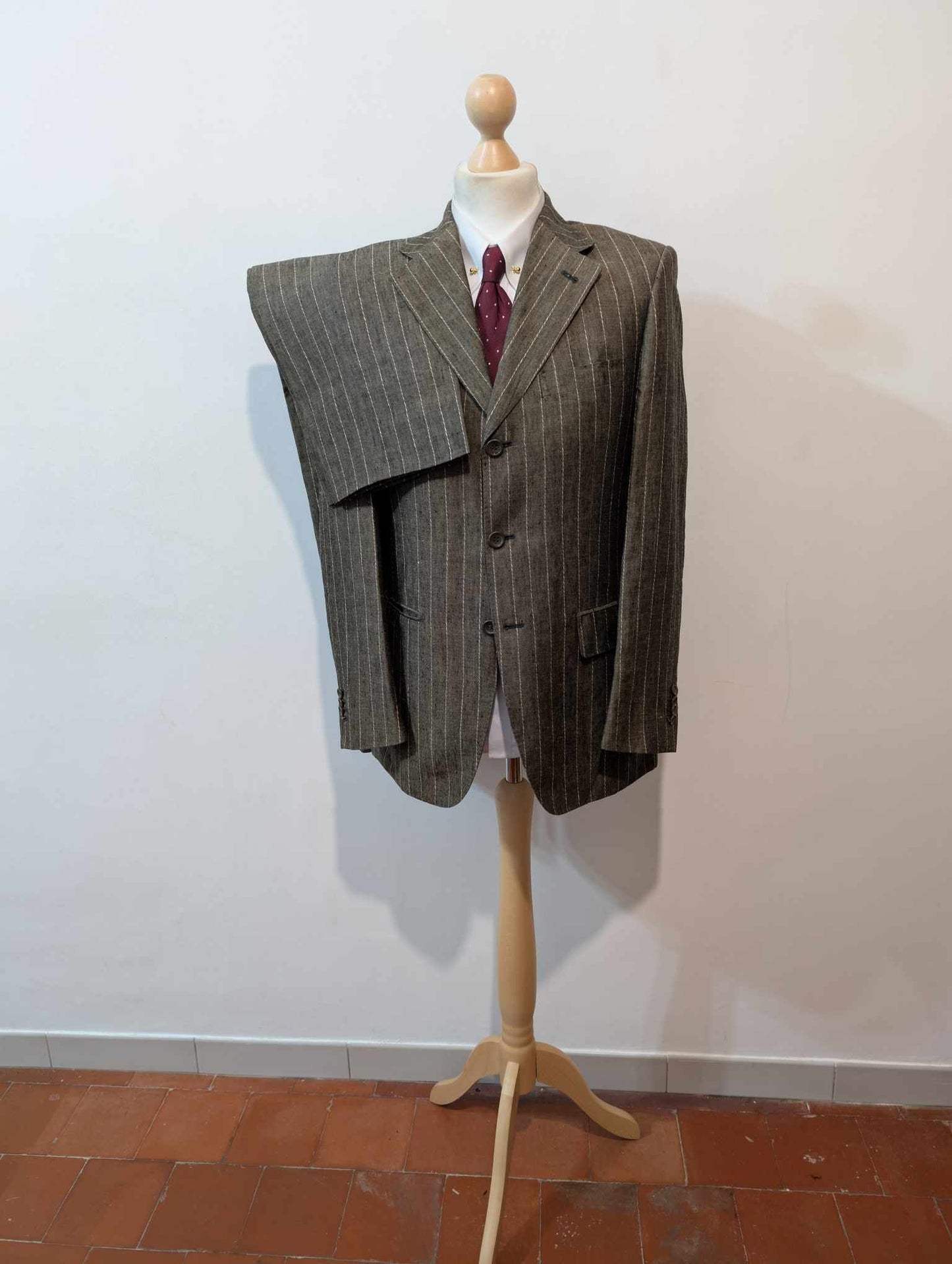 Magnifique costume a rayures en lin