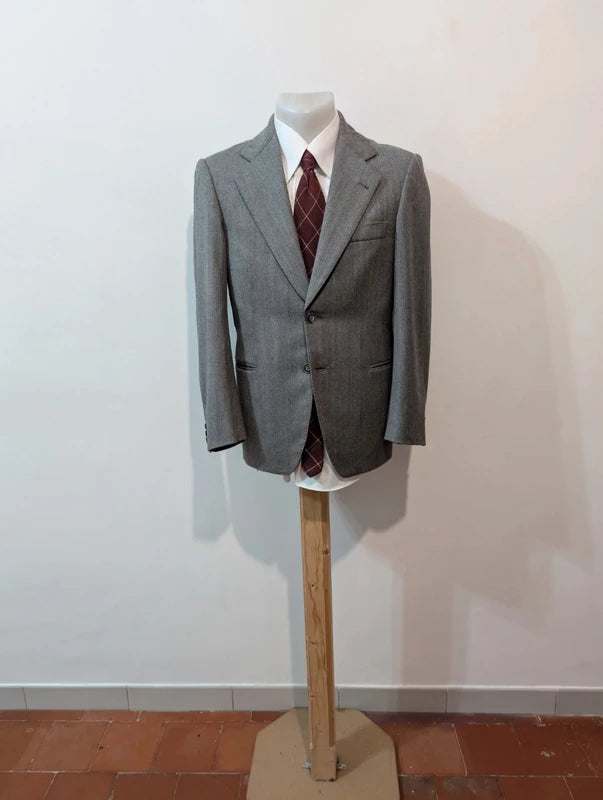 Élégant costume à rayures en laine