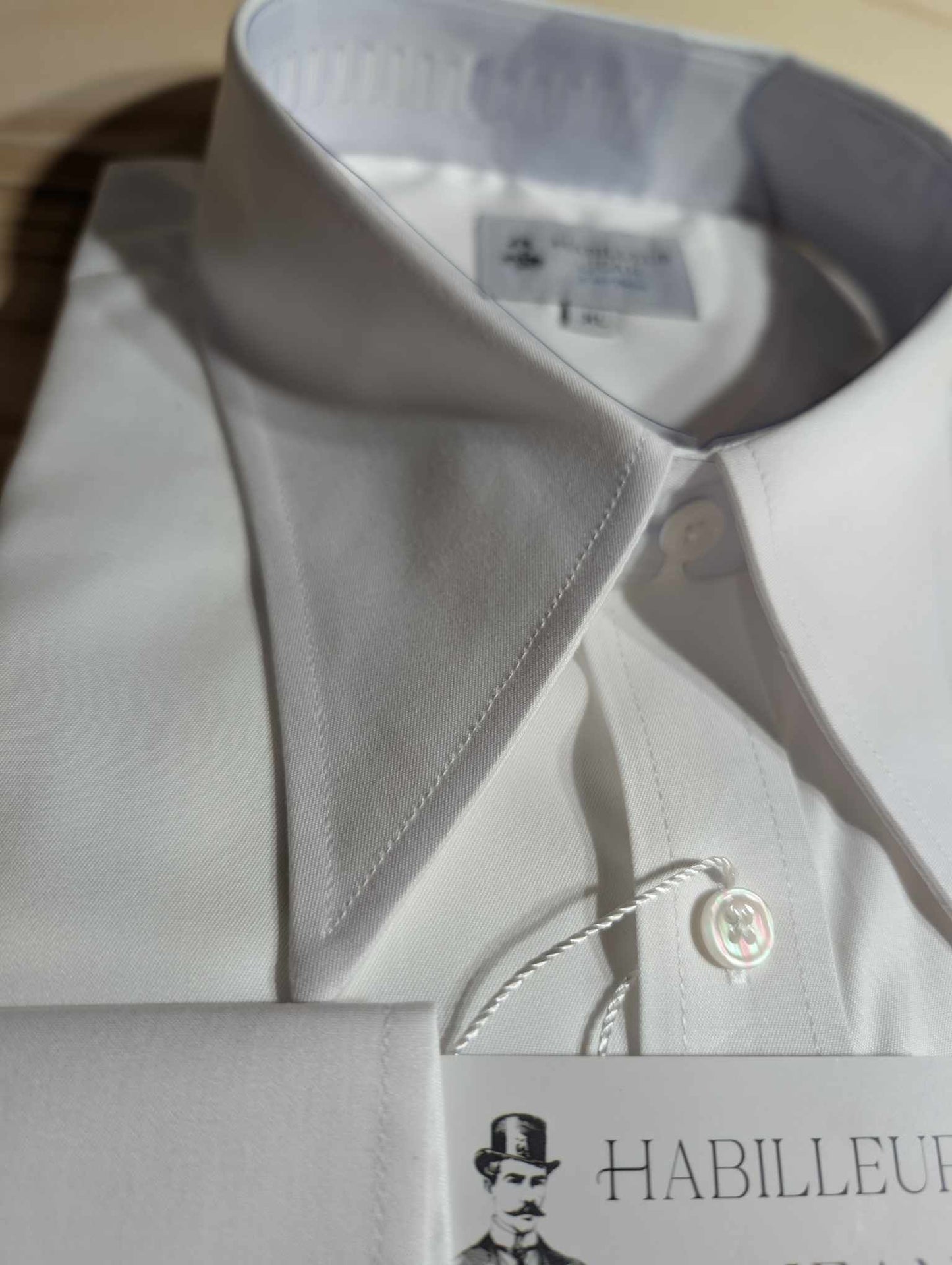 Double-twisted cotton point collar shirt