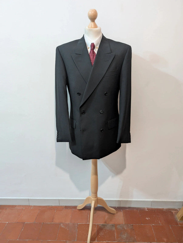 Sombre costume croisé noir en laine froide