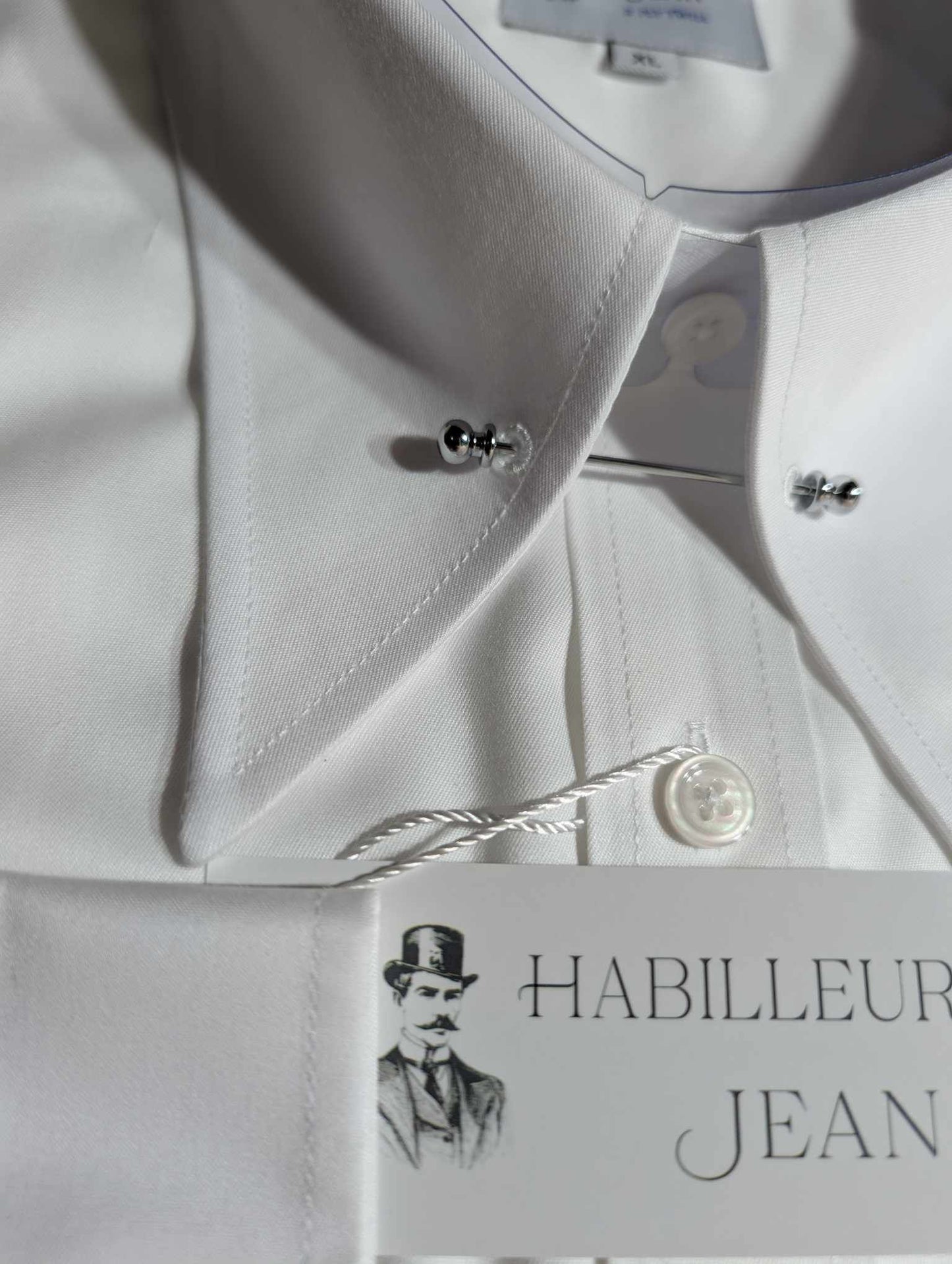 Chemise col en pointe avec épingle en coton double retors