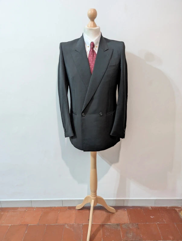 Redoutable costume croisé noir en laine