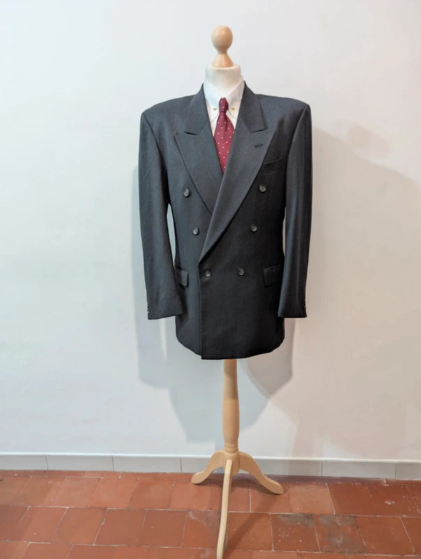 Ravissant costume croisé gris en flanelle