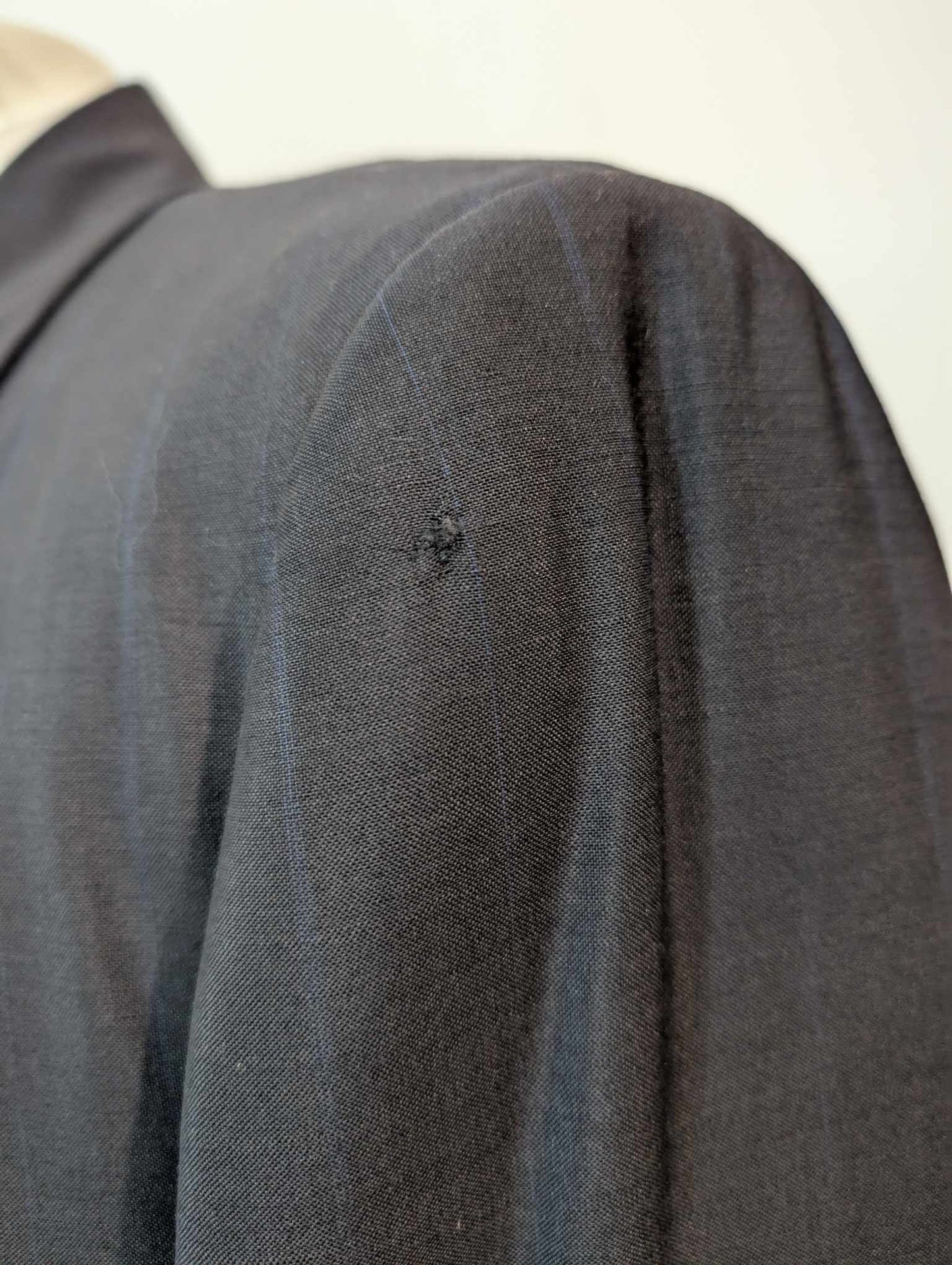 Élégant costume costume croisé pinstripe en laine froide