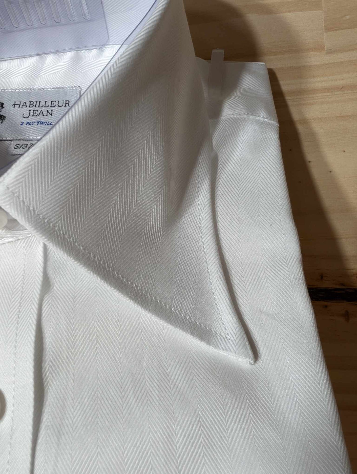 Double-twisted French collar shirt