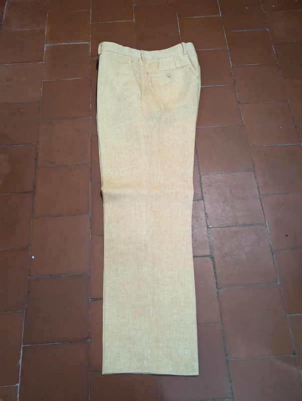 Mignon costume orange en lin