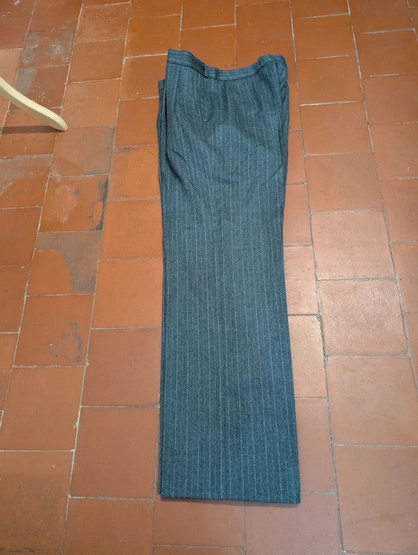 Élégant costume pinstripe en flanelle