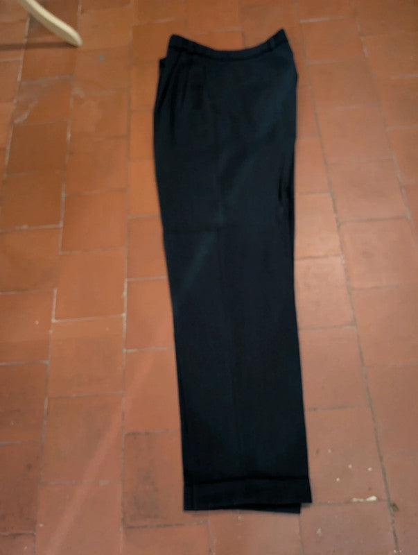 Erhabener marineblauer Zweireiheranzug aus Wolle