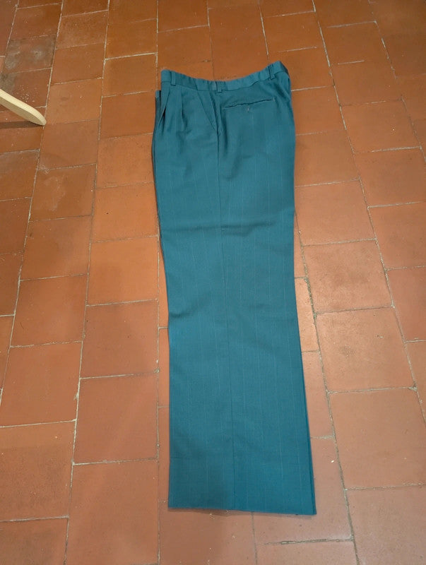 Lumineux costume bleu a rayure en laine