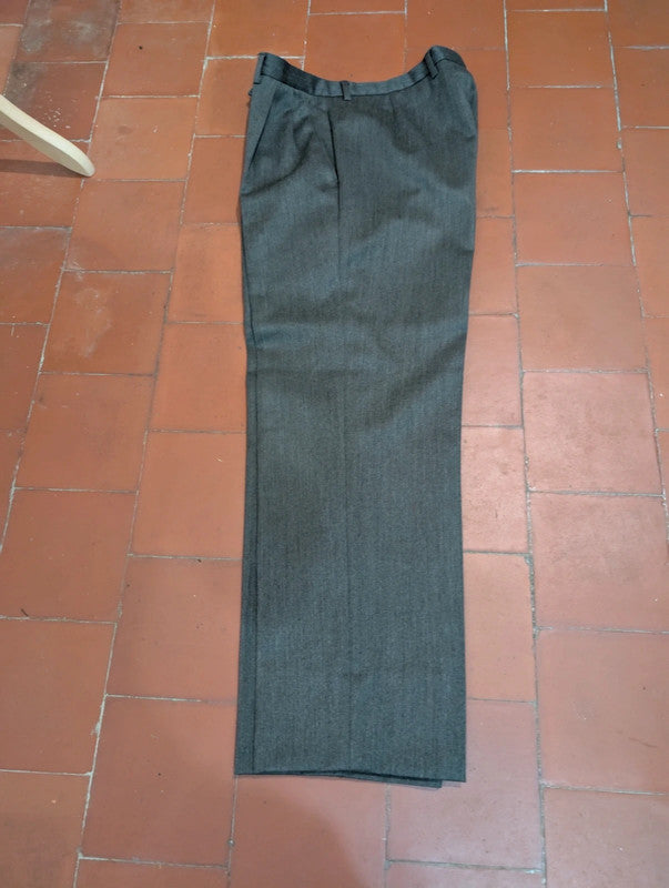 Mystérieux costume marron en flanelle de laine